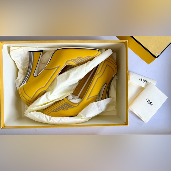 SOLD—Fendi FFreedom NIB Yellow Pumps Heels 38 UK5 - Picture 15 of 15